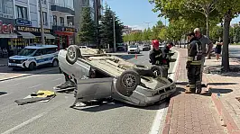 Konya'da kontrolden çıkan otomobil takla attı