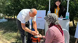 Konya'da sağlık ekipleri elma bahçelerine indi! İşçiler tek tek ziyaret edildi