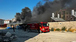 Konya'da şantiye alevlere teslim oldu! Konteynerler küle döndü