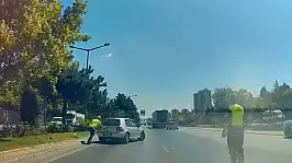 Konya'da trafik polisinden örnek davranış! Arızalanan araç için seferber olundu