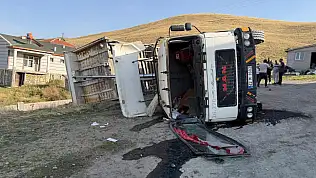 Konya'da hafriyat yüklü tır devrildi! Sürücü yaralı