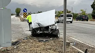 Konya'da otomobiller birbirine girdi! 1'i ağır 5 yaralı