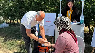Konya'da sağlık ekipleri elma bahçelerine indi! İşçiler tek tek ziyaret edildi