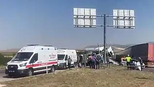 Konya'da tır karşı şeride geçip araçlara çarptı: 1 ölü, 9 yaralı!