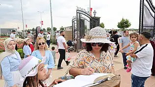 Ziyaretçiler Hatıra Defterine yazdı: Karatay Lavanta ve Gül Parkı'na hayran kaldılar!