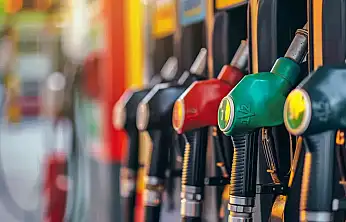 Benzin ve motorinde beklenen zam rafa kaldırıldı!