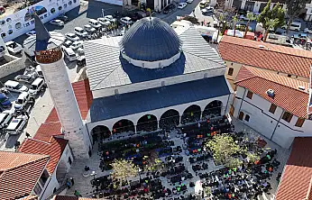 Enkazdan ibadete: Habibi Neccar Camii'nde ilk cuma kılındı!