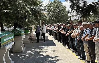 Konya bu acıyla sarsıldı! Katliam gibi kazada hayatını kaybeden kadın son yolculuğuna uğurlandı!