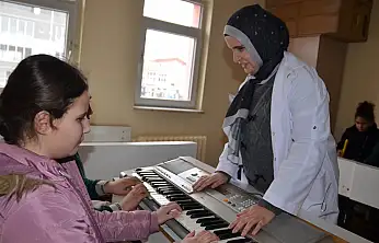 Konya'da azmin zaferi: Kendi okulunda geleceğin müzisyenlerini yetiştiriyor!