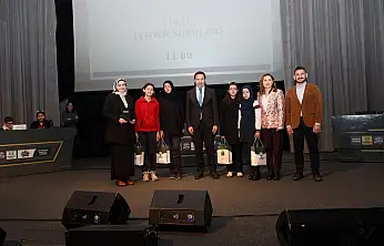 Konya'da bilgi yarışması coşkusu: Öğrenciler ödüllerini aldı