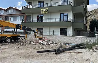 Konya'da çatı çalışması faciaya dönüyordu! Vinçten düşen işçi yaralandı