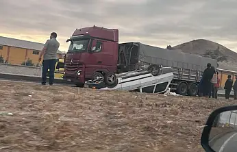 Konya'da çekici dehşeti! Çarpışmanın şiddetiyle otomobil devrildi