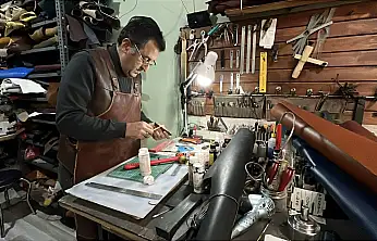 Konya'da derinin saatle buluştuğu sanata evli çift omuz omuza şekil veriyor!