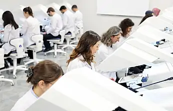 Konya'da diş hekimleri 'sanal hastalarla' gerçeğe hazırlanıyor