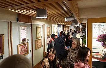 Konya'da geleneksel sanat rüzgarı! Ebru eserleri görücüye çıktı