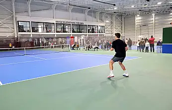 Konya'da genç raketler kupa için yarıştı