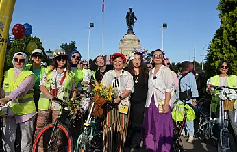 Konya'da kadınlar pedal çevirdi! Avrupa Bisiklet Başkenti'nde renkli görüntüler