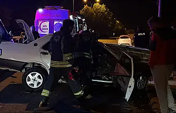 Konya'da kırmızı ışık ihlali kazayla bitti: 5 yaralı!