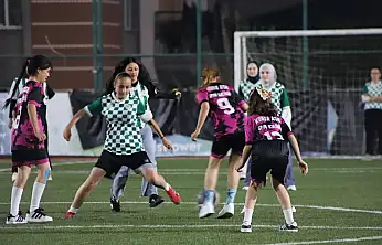 Konya'da kız çocukları için anlamlı karşılaşma! Sahada dayanışma kazandı