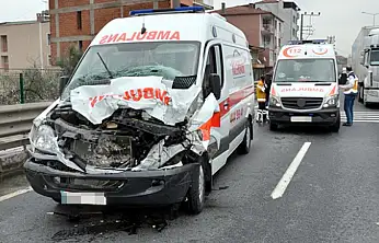 Konya'da korkutan kaza! Otomobille ambulanslar çarpıştı!