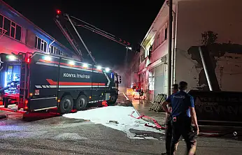 Konya'da mobilya imalathanesinde korkutan yangın!