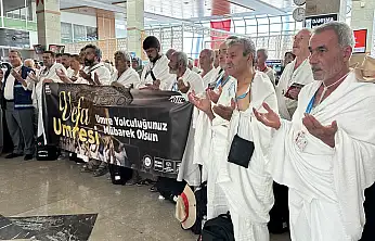 Konya'da, mübarek günde 'Vefa Umresi' yolcuları uğurlandı