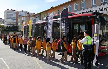 Konya'da 'Nezaket Otobüsü' okul okul geziyor!