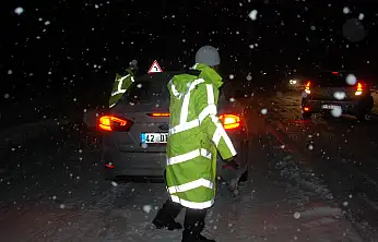 Konya'da o geçit beyaza büründü! Kar kalınlığı 10 santimetreyi buldu