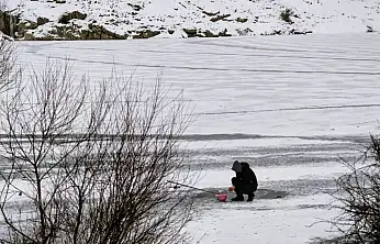 Konya'da Sibirya soğukları 1.515 rakımlı göleti dondurdu