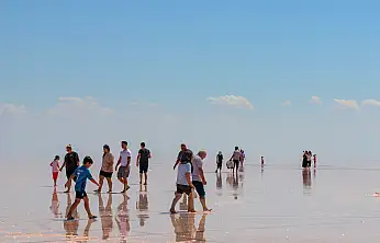 Konya'da şifa isteyen 'Pembe Göl'e akın ediyor!