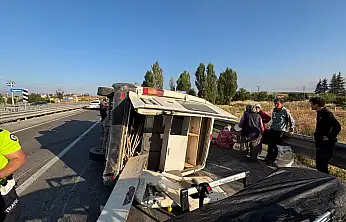 Konya'da tarım işçilerini taşıyan minibüs devrildi: 2'si ağır 14 yaralı!