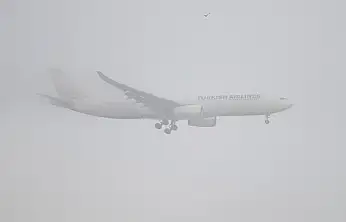 Konya'da yoğun sis hava ulaşımını vurdu: Uçaklar havada tur atıyor!