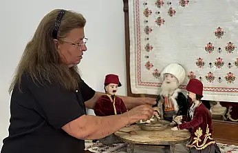 Konya'daki kadın usta Nasreddin Hoca'yı geleceğe ışınlıyor!