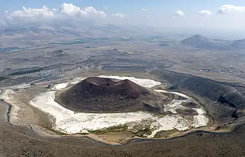 Konya'daki Meke Gölü'nün hazinesi saklanıyor!