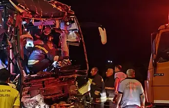 Konya'dan çıkan yolcu otobüsü tırla çarpıştı: Çok sayıda ölü ve yaralı var!