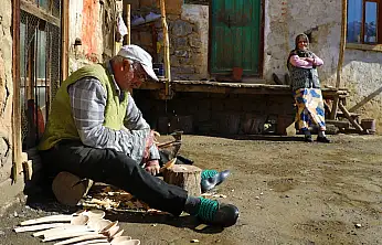 Konya'nın yarım asırlık kaşık ustası: Ata mirasını sabırla yontuyor!