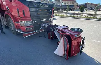 Konya plakalı araç, elektrikli bisikletle çarpıştı! Metrelerce sürüklendi