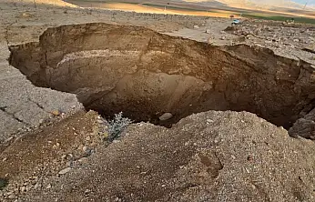 Konya'yı dev yarıklar sardı: AFAD 741 obruk kaydetti, o ilçe delik deşik...