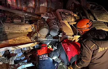 Konya yolunda acı kaza: Tır kabini sürücüye mezar oldu!