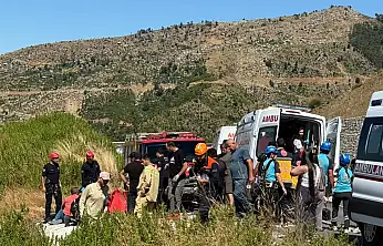 Konya yolunda katliam gibi kaza: Otomobil uçuruma yuvarlandı: 5 Ölü, 2 Yaralı!