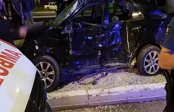 Konya yolunda yürek yakan kaza! Otomobil biçildi: 1 ölü, 1 ağır yaralı!