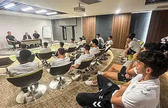 Konyaspor'da Başkan Atiker Başakşehir maçı öncesi takımla buluştu! İşte yaptığı konuşma