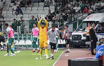 Konyaspor'da kaleci Bahadır oyuna devam edemedi!