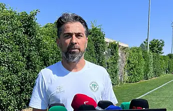 Konyaspor'da Palut yeni sezonun hedefi hakkında konuştu! 'Meydan Okuyan Konyaspor'