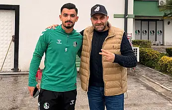 Konyaspor'dan ayrılan genç forvet Sakaryaspor'a imza attı