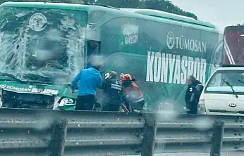 Konyaspor takım otobüsü İstanbul'da kaza yaptı
