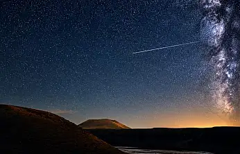 Meke Gölü'nde Perseid şöleni: Gökyüzü meteorlarla aydınlandı