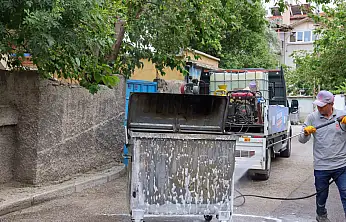 Meram'da yaz temizliği: Konteynerler foşur foşur yıkanıyor!