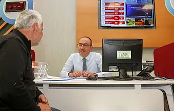 Meram'daki bu masa vatandaşın taleplerini çözüyor!