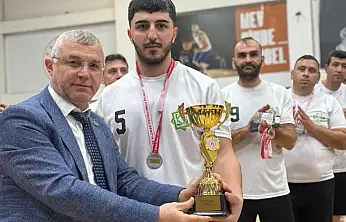 Meram'ın voleybolcularından önemli başarı! Konya'yı temsil edecekler